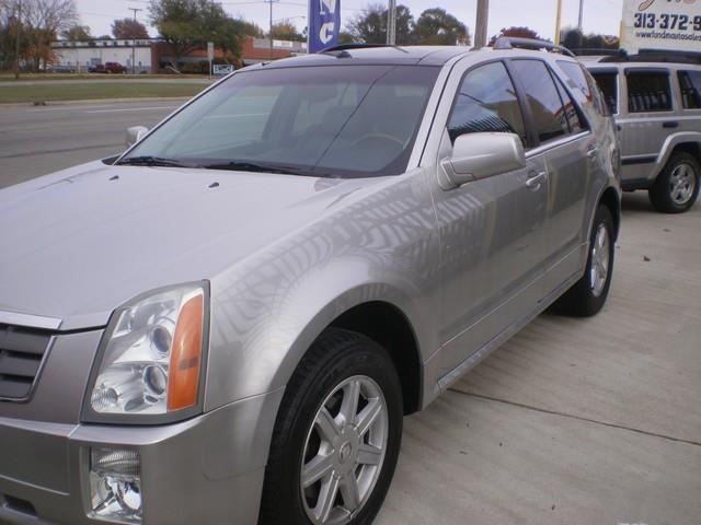 Cadillac SRX 2004 photo 2