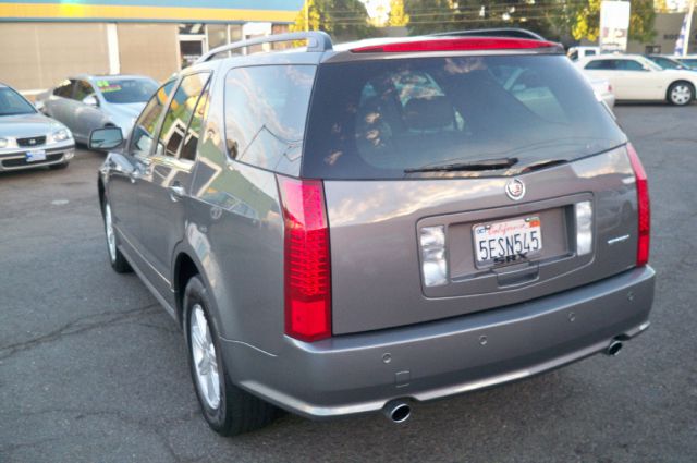 Cadillac SRX 2004 photo 2