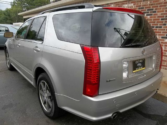 Cadillac SRX 2004 photo 2