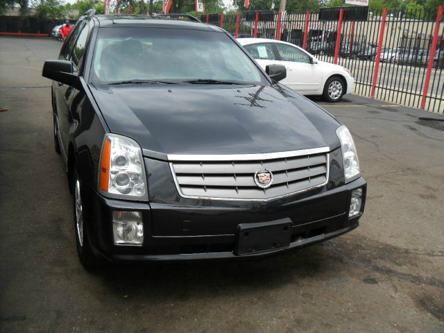 Cadillac SRX 2005 photo 2