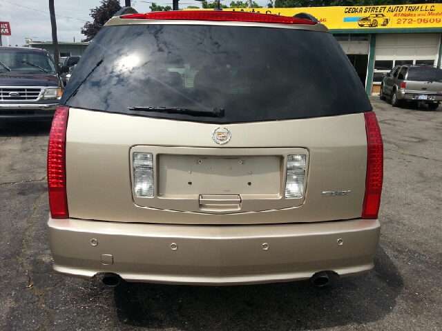 Cadillac SRX 2005 photo 2