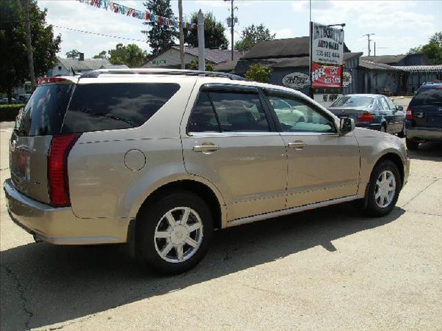 Cadillac SRX 2005 photo 2