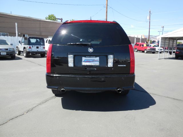 Cadillac SRX 2005 photo 2