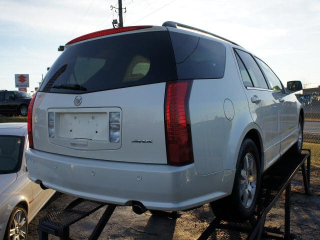 Cadillac SRX 2006 photo 2