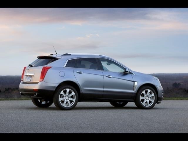 Cadillac SRX 2010 photo 2