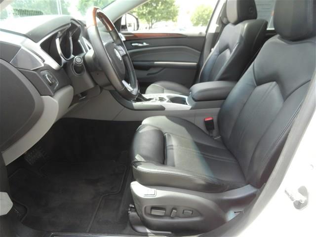 Cadillac SRX 2010 photo 2