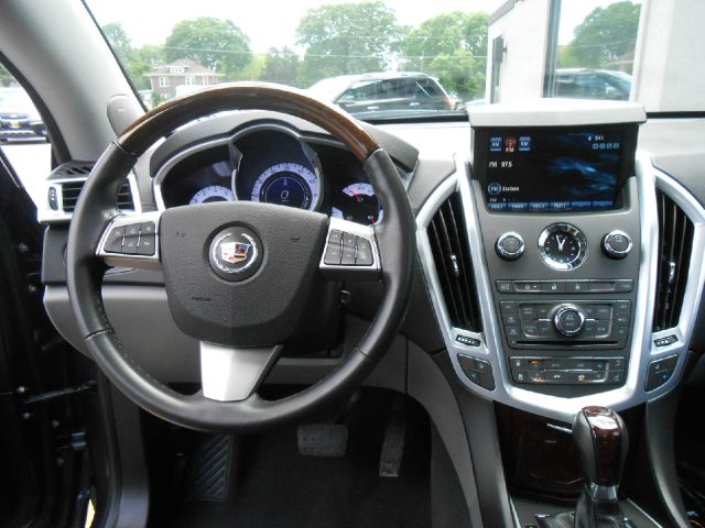 Cadillac SRX 2010 photo 2