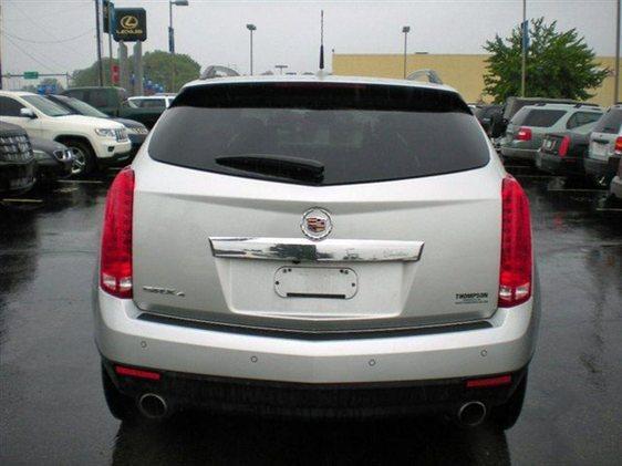 Cadillac SRX 2010 photo 2