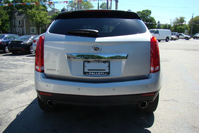 Cadillac SRX 2010 photo 2