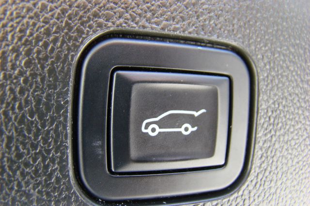 Cadillac SRX 2010 photo 9