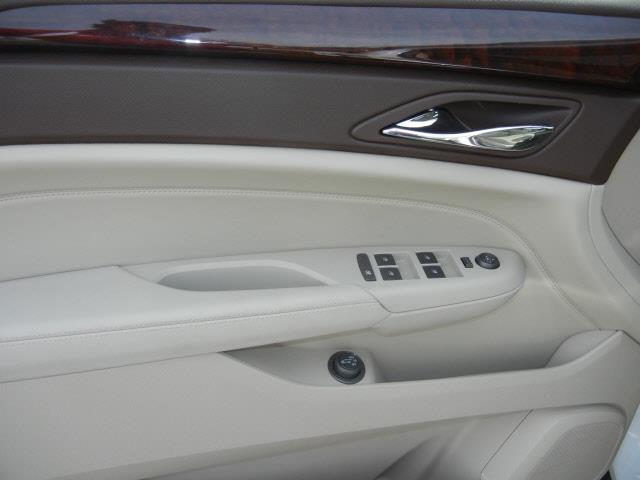 Cadillac SRX 2010 photo 11