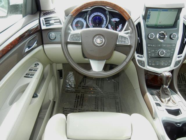 Cadillac SRX 2010 photo 13