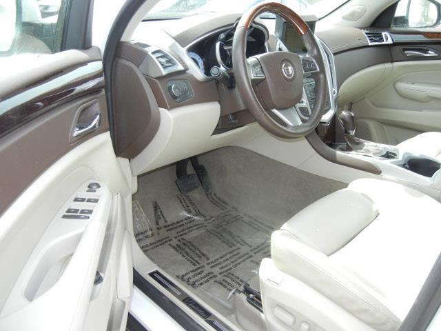 Cadillac SRX 2010 photo 16