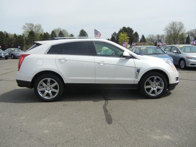 Cadillac SRX 2010 photo 2