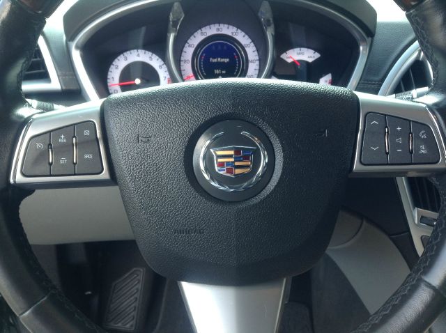 Cadillac SRX 2011 photo 2