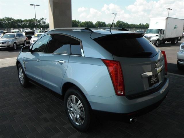 Cadillac SRX 2011 photo 2