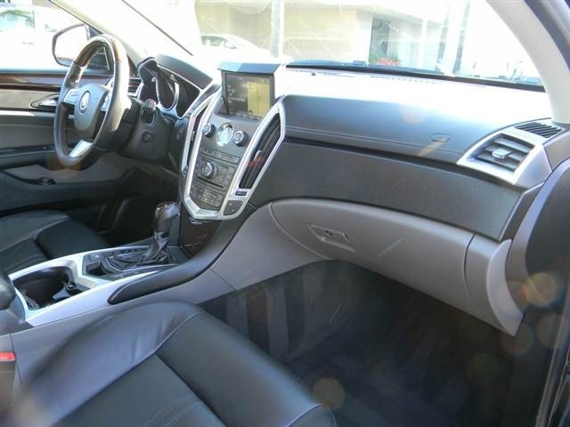 Cadillac SRX 2011 photo 2