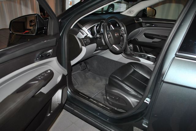 Cadillac SRX 2011 photo 2