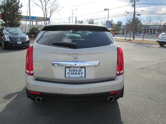 Cadillac SRX 2011 photo 2