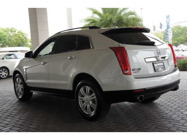 Cadillac SRX 2011 photo 1