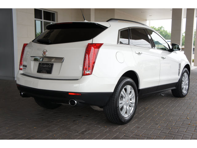 Cadillac SRX 2011 photo 2