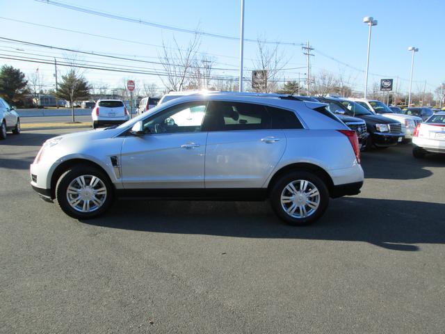 Cadillac SRX 2011 photo 2