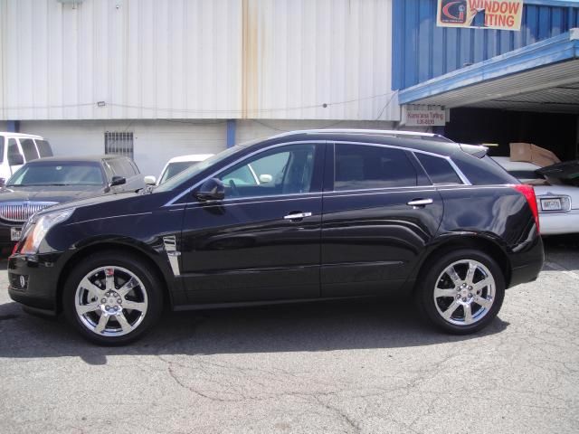 Cadillac SRX 2011 photo 2