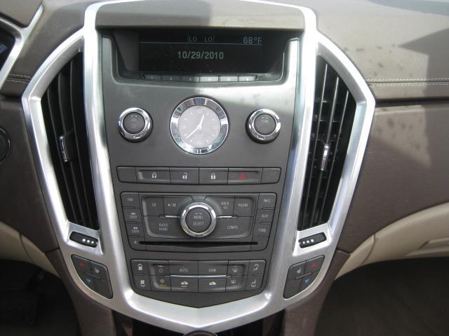 Cadillac SRX 2011 photo 9