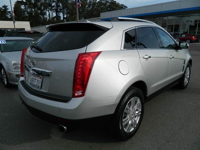 Cadillac SRX 2011 photo 2