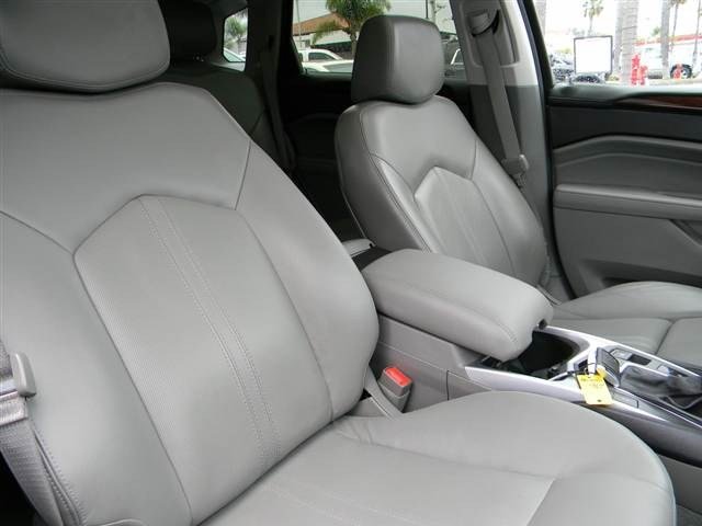 Cadillac SRX 2011 photo 1