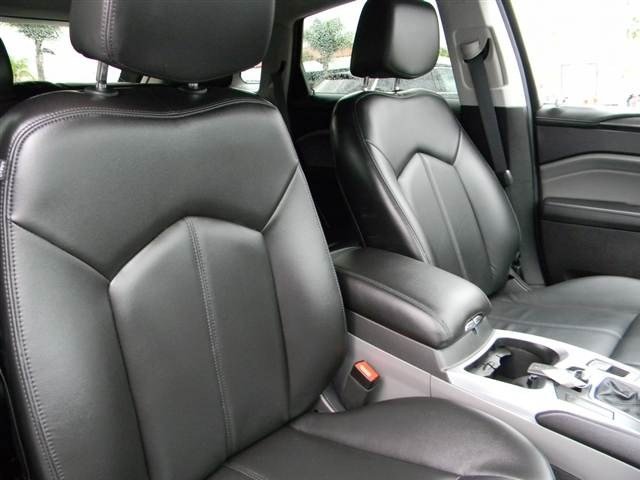 Cadillac SRX 2011 photo 2