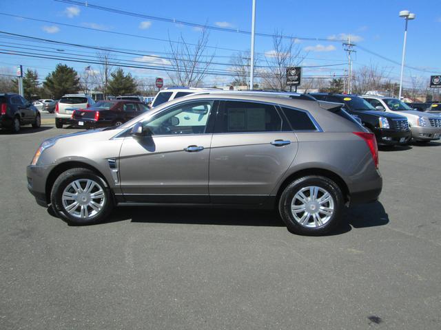 Cadillac SRX 2011 photo 2