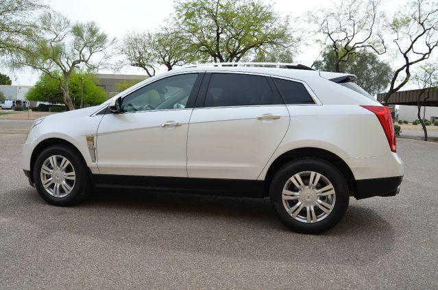 Cadillac SRX 2011 photo 2