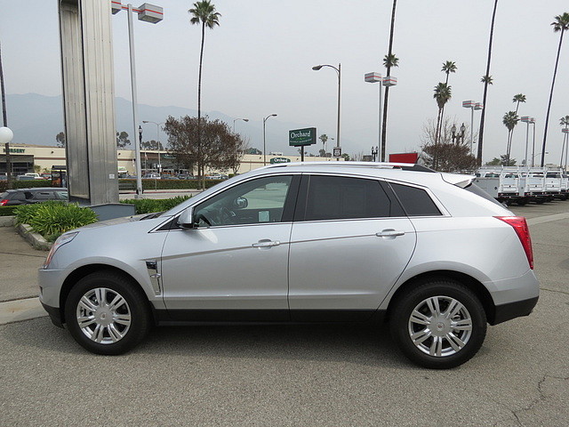 Cadillac SRX 2011 photo 2