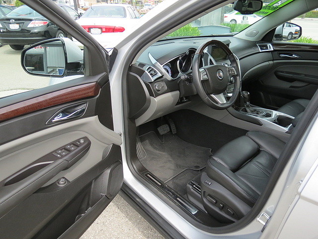 Cadillac SRX 2011 photo 3