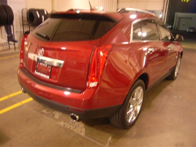 Cadillac SRX 2011 photo 2