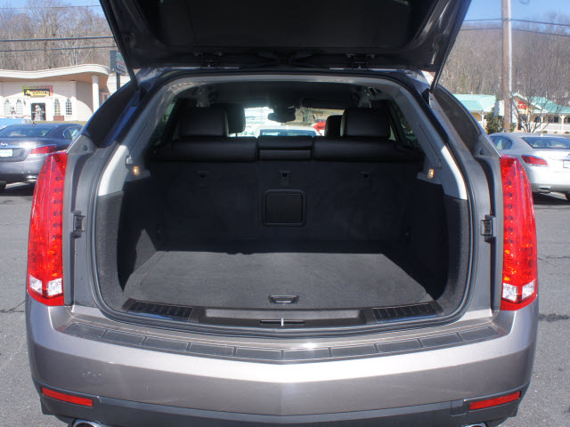 Cadillac SRX 2011 photo 2