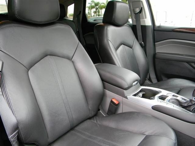 Cadillac SRX 2011 photo 2