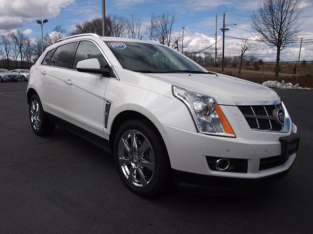 Cadillac SRX 2011 photo 2