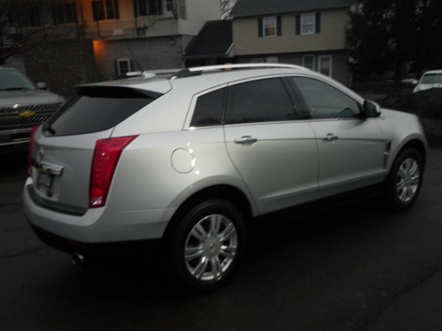 Cadillac SRX 2011 photo 2