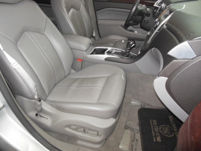 Cadillac SRX 2011 photo 2