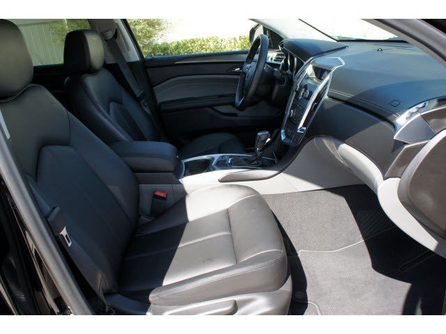 Cadillac SRX 2011 photo 2