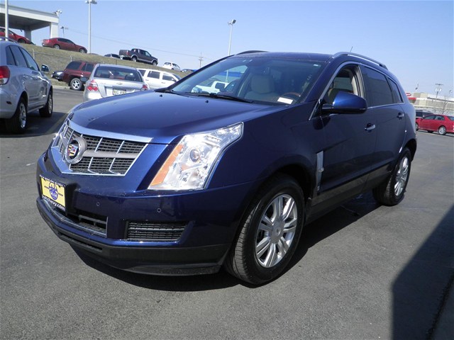 Cadillac SRX 2011 photo 2