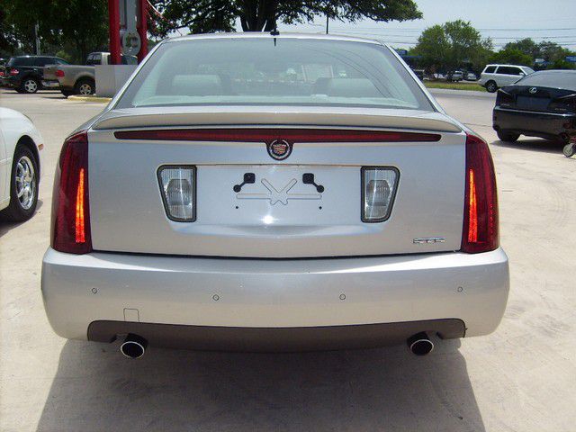 Cadillac STS 2005 photo 2