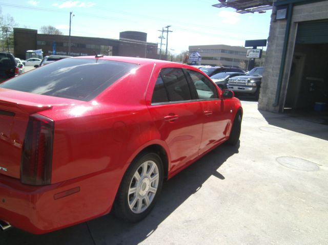 Cadillac STS 2005 photo 2