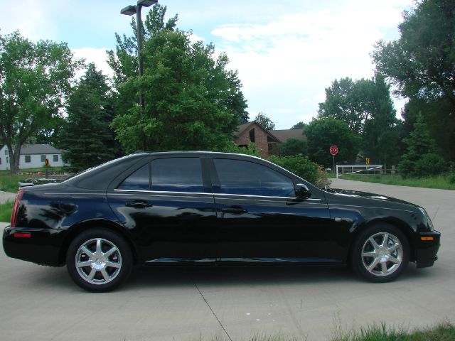 Cadillac STS 2005 photo 2