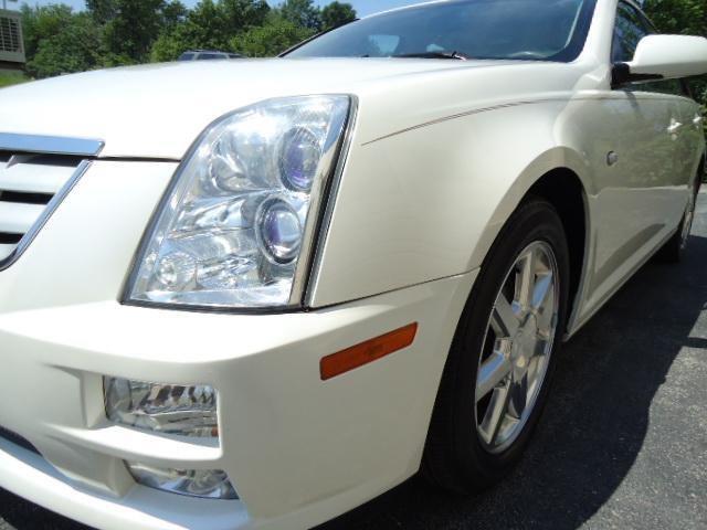 Cadillac STS 2005 photo 23