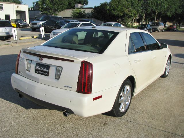 Cadillac STS SE-R Sedan