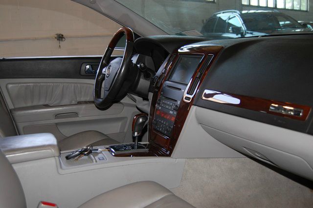 Cadillac STS 2005 photo 2