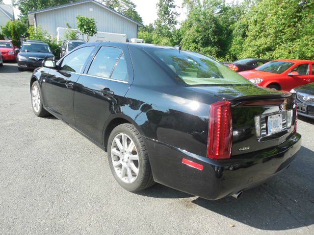 Cadillac STS 2005 photo 2